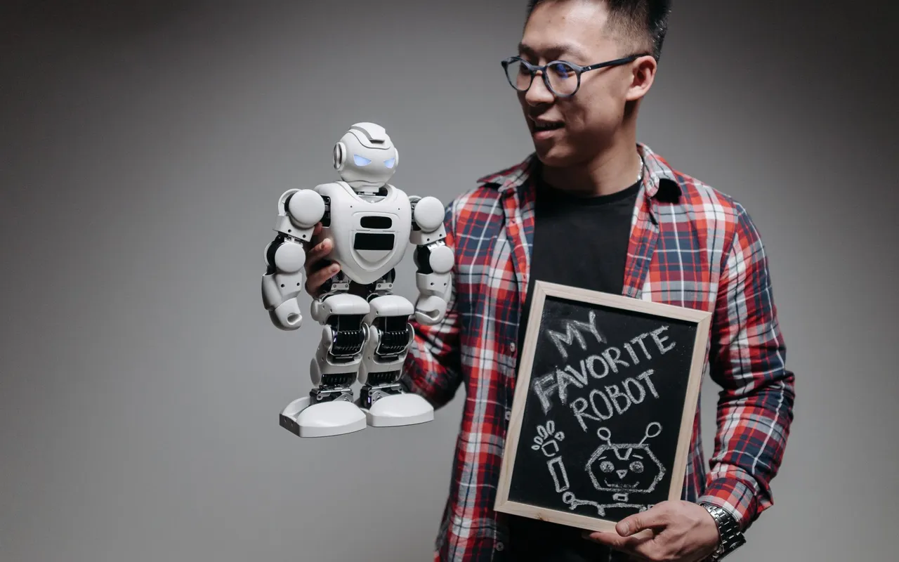 Quand un robot compagnon entre au domicile d'une personne âgée isolée