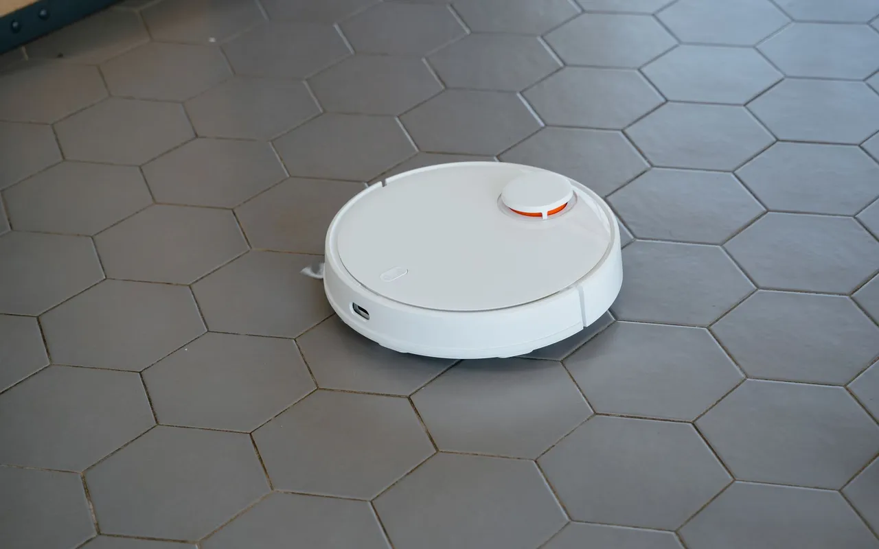 Non, les robots humanoïdes ne vont pas envahir vos tâches ménagères quotidiennes en 2026 — du moins pas encore — Quels sont les vrais inconvénients des robots dans la vie quotidienne ?